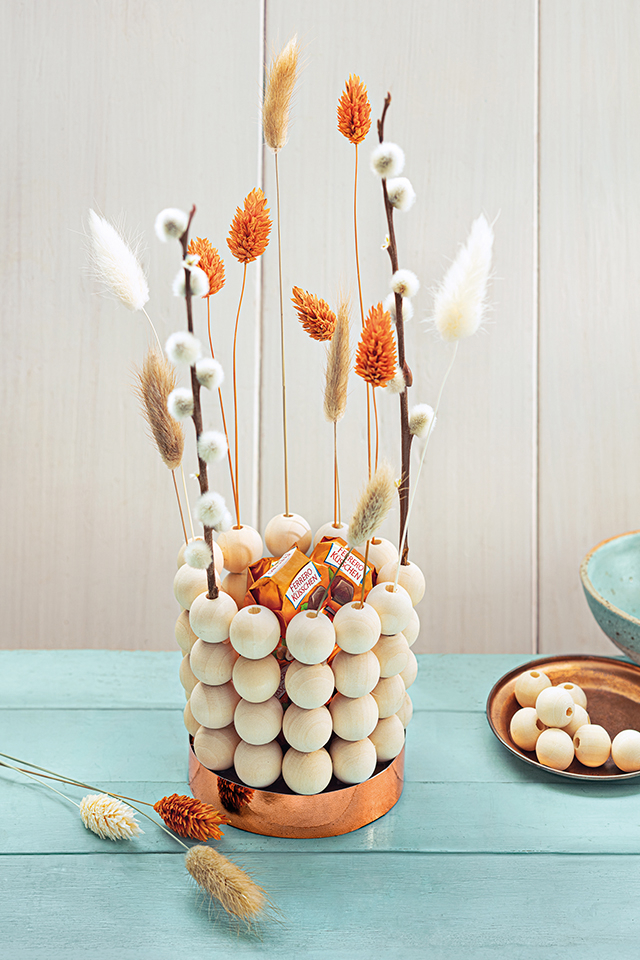 Vase aus Holzkugeln