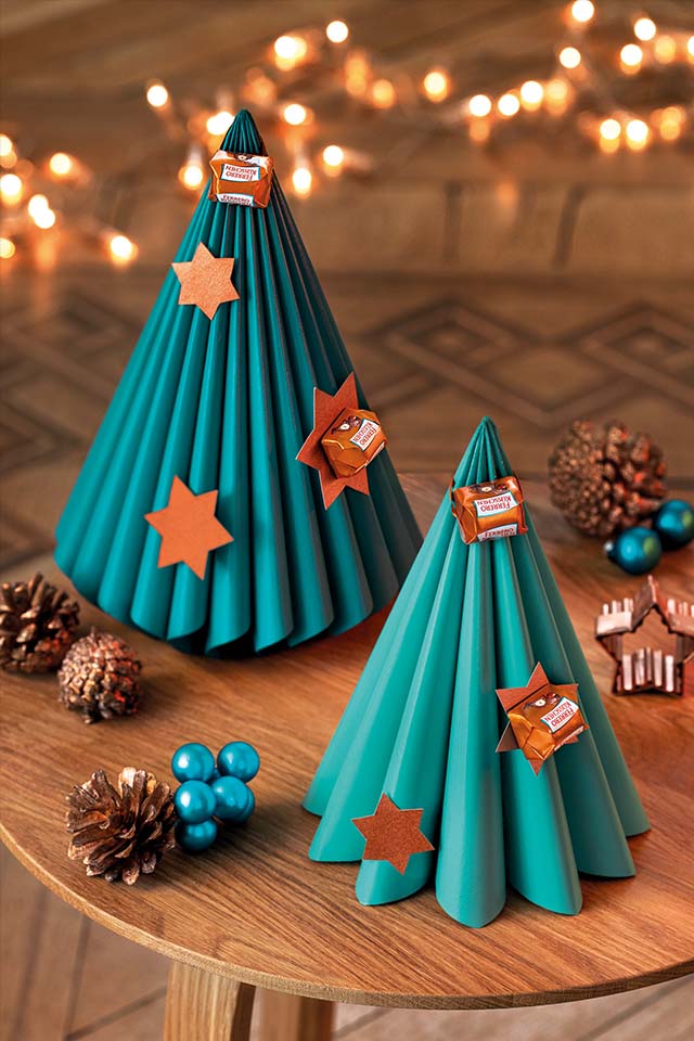 Weihnachtsbäumchen aus Zeitschriften Weihnachtsbäumchen aus Zeitschriften