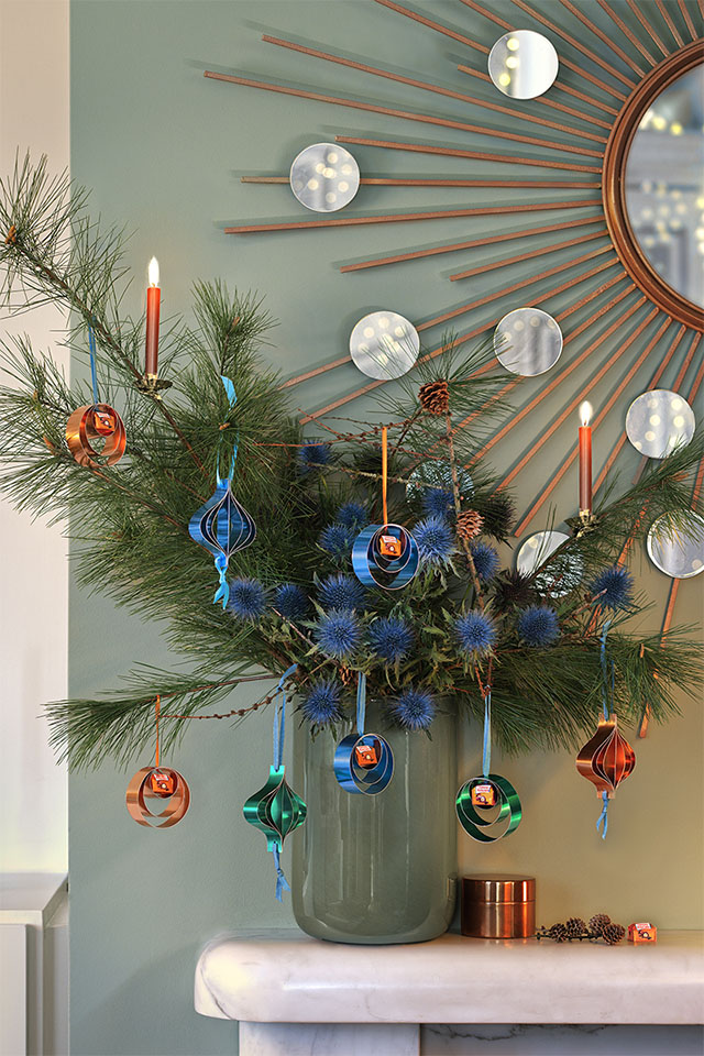 Weihnachtliche Anhänger aus Alu-Bastelkarton Weihnachtliche Anhänger aus Alu-Bastelkarton